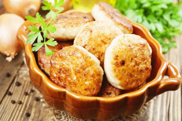 Вкусные котлеты из куриного фарша – 9 рецептов!