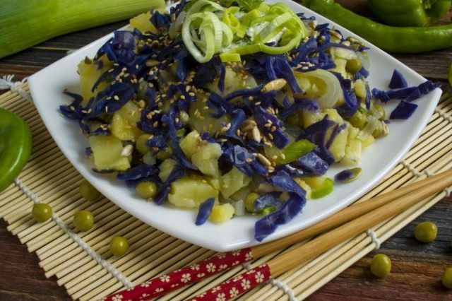 Постный салат с картофелем