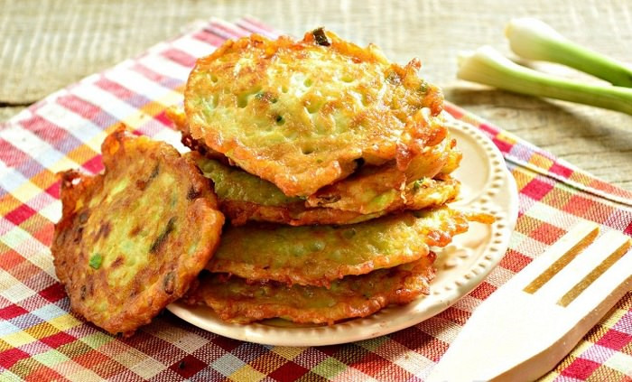 Как порадовать близких вкуснейшими куриными оладьями?