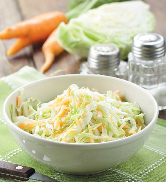 Готовим легкие салаты: 17-топ рецептов на любой вкус