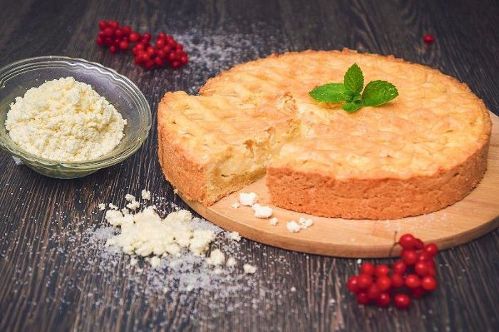 Песочный пирог с нежнейшей творожной начинкой