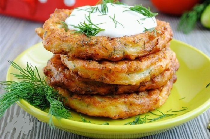 Простые рецепты вкусных оладий из кабачков