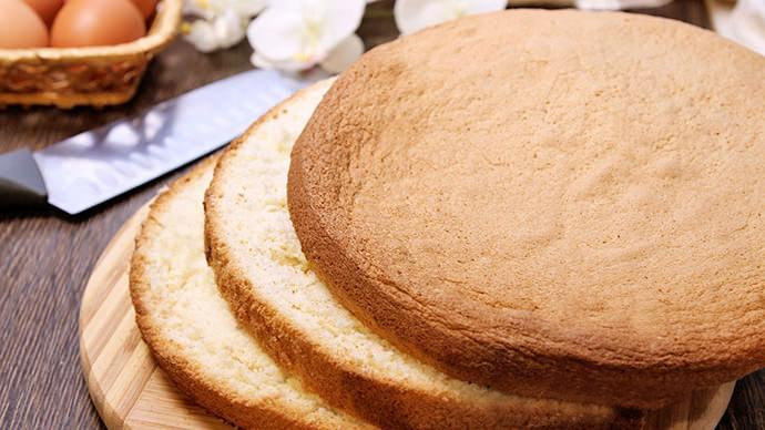 Нежный бисквит на кефире – вкусное лакомство за 30 минут!