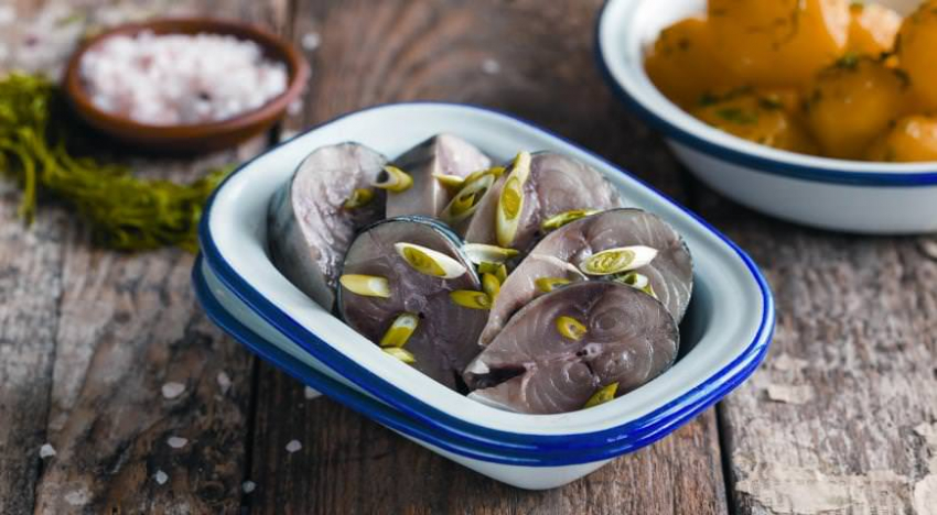 Дома всегда вкуснее! Солим скумбрию в домашних условиях