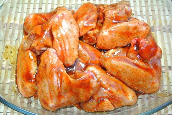 Как приготовить куриные крылышки на мангале быстро, вкусно и просто