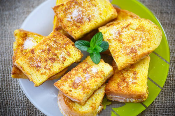 Горячие бутерброды на сковороде – 9 вкусных рецептов!