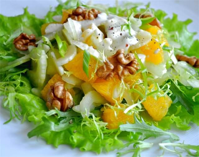 Готовим салат с сельдереем: полезно и очень вкусно